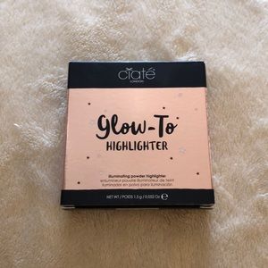 Ciaté glow-to highlighter